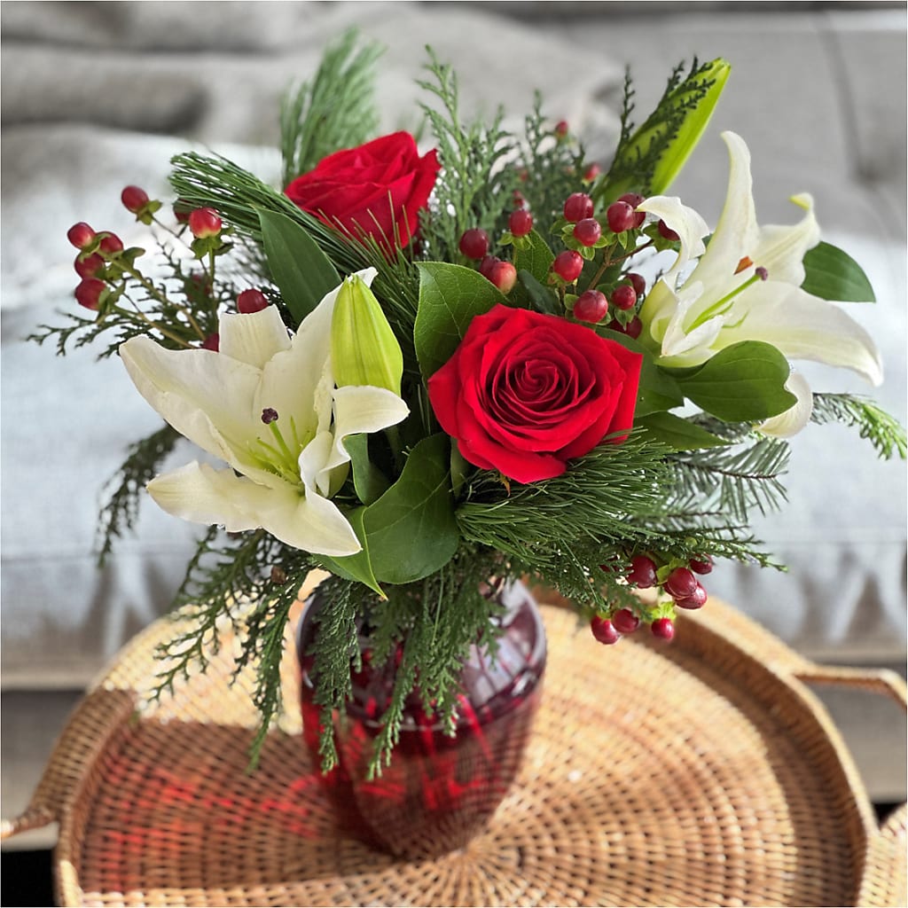 Evergreen Delight Bouquet – MARMET FLOWERS & MORE, Marmet WV