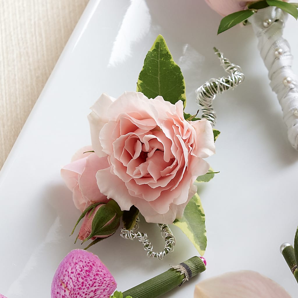 Pink Spray Rose Boutonniere – MARMET FLOWERS & MORE, Marmet WV