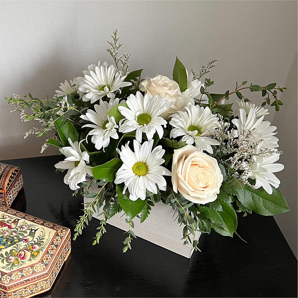 Fresh Linen Box Bouquet – MARMET FLOWERS & MORE, Marmet WV